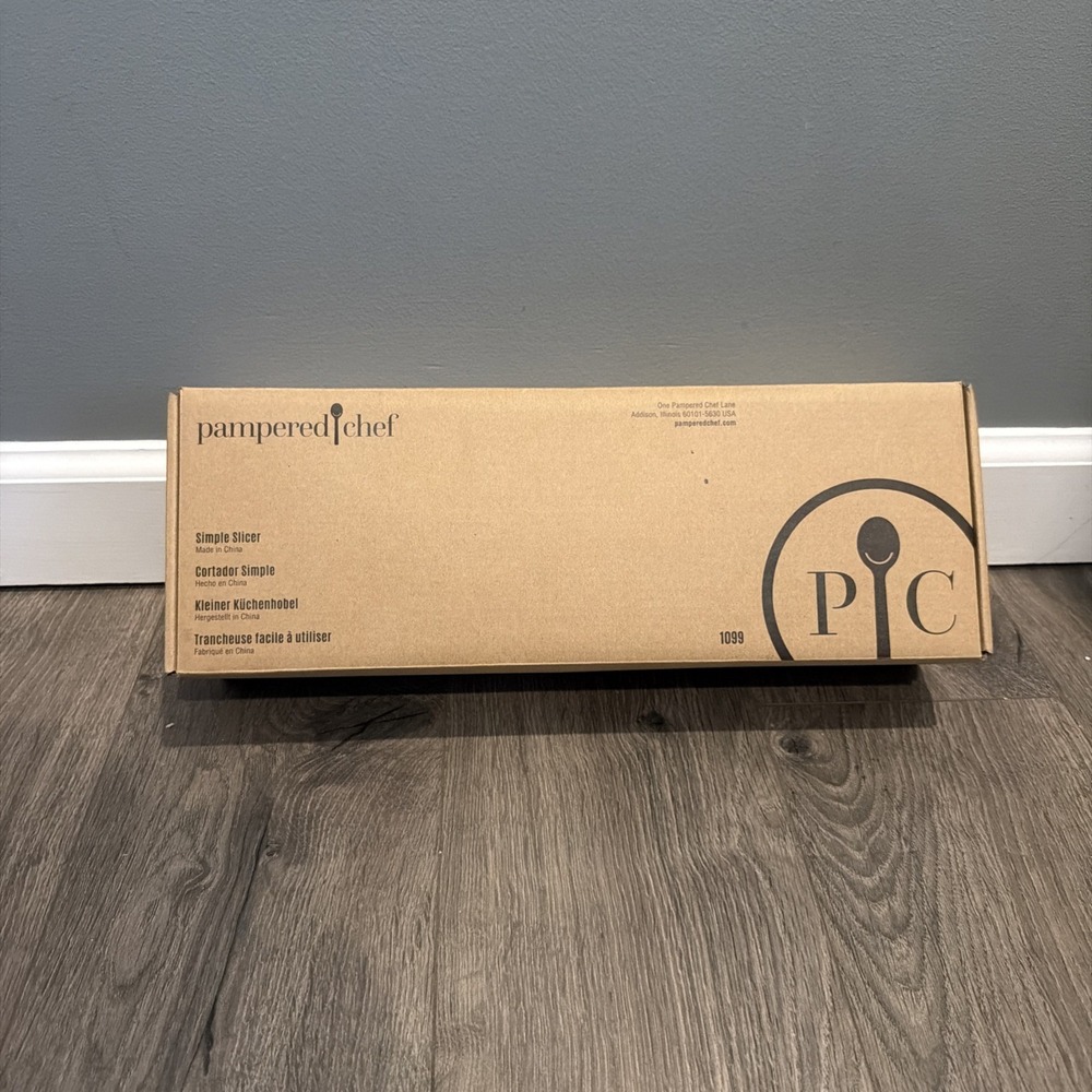 Pampered Chef Simple Slicer White Grey Manual Mandoline Vegetable Slicer NEW - Picture 1 of 2